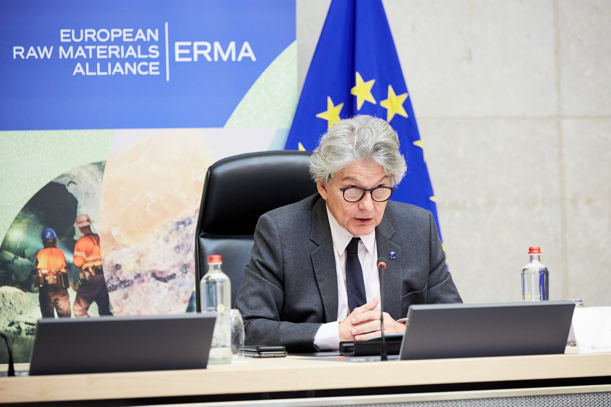 ThierryBreton's tweet photo. Le #lithium, avec d’autre matériaux rares, est l’«or blanc» de la transition verte &amp; numérique 💎

L’Europe en a besoin pour être le 1er fournisseur d’énergie propre au monde 🥇♻️

Aujourd’hui, fier de lancer l’Alliance européenne pour les matières premières critiques 🇪🇺 @EU_ERMA https://t.co/BvtrzxHkHU