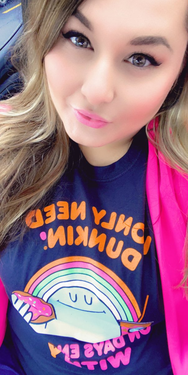 Lizzabethjean's tweet photo. Happy #DunkinDay! https://t.co/F0zu4jHx1N