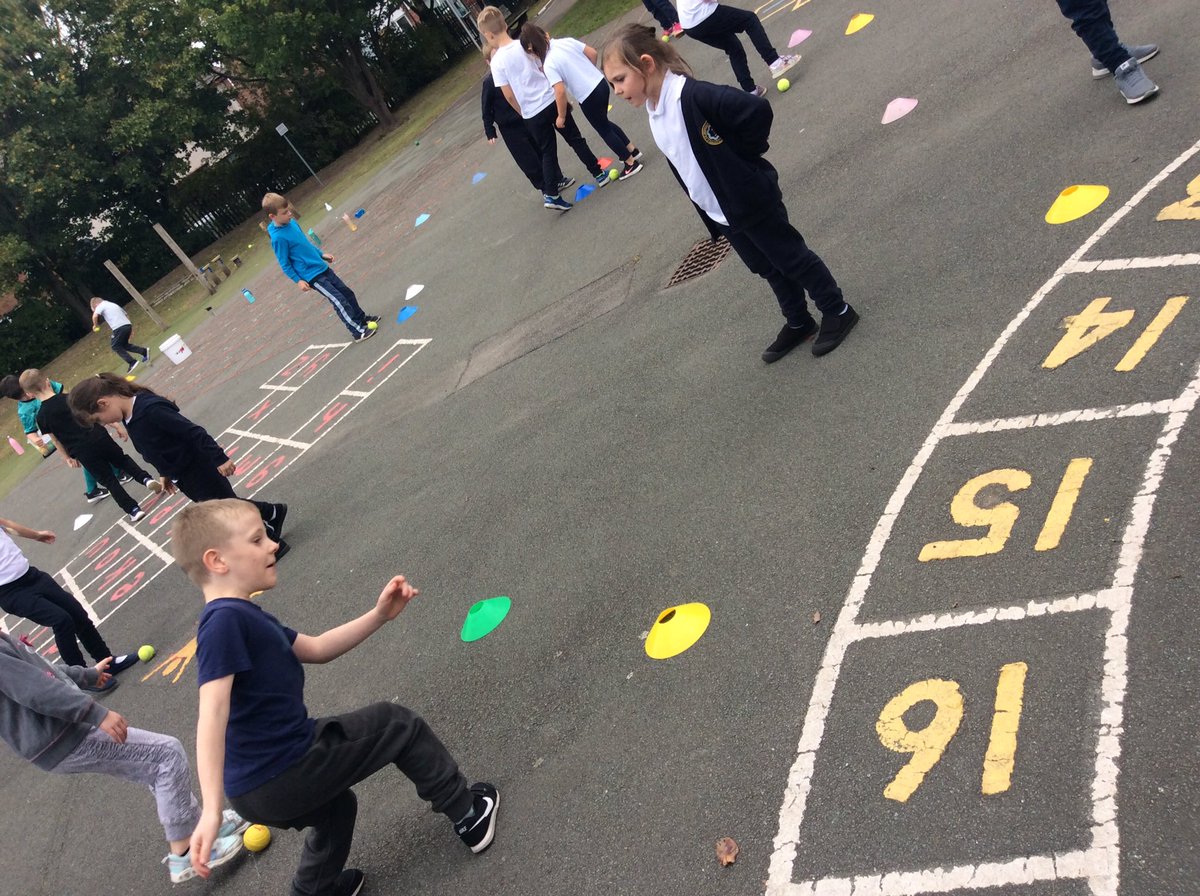 StBernardsep's tweet photo. Great dribbling skills today Team 2! #stbPE https://t.co/6XiLPNJrZ3