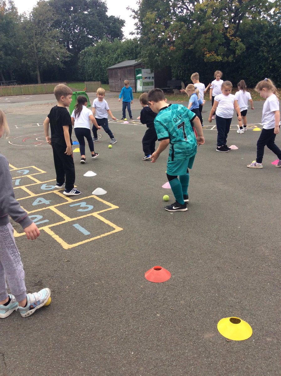 StBernardsep's tweet photo. Great dribbling skills today Team 2! #stbPE https://t.co/6XiLPNJrZ3