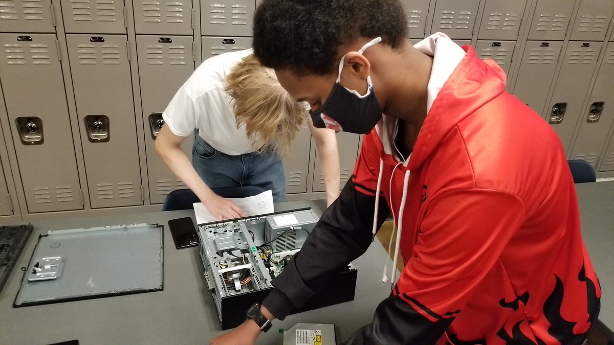 EC3_ITTECH's tweet photo. Great to have my students back, enjoying some break/fix work! #Handsonwork #Studentindustries #TechStuff #HCSstrongerTogether #Futuretechs @HCSEC3 @hcstech1 @HCSTMorgan @EC3_ITTECH https://t.co/d6mPGsHsC9