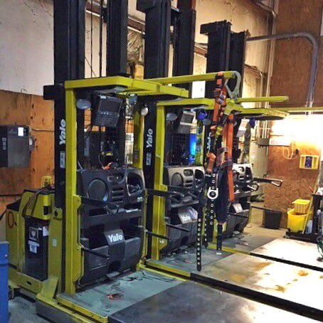 ELTCustomerSrvc's tweet photo. 2012 Yale #FurnitureSelector
Model FS030BF
24-volt (batteries are 2017-2018)
Triplex 143” x 330”
Outriggers: 42" ID x 51.5" OD
84" forks w/furniture platform
Multiple units available.
#easternliftsales #usedforklift #furnituremover #orderpicker #orderselector #yaleforklift https://t.co/WBbUhBDCCg