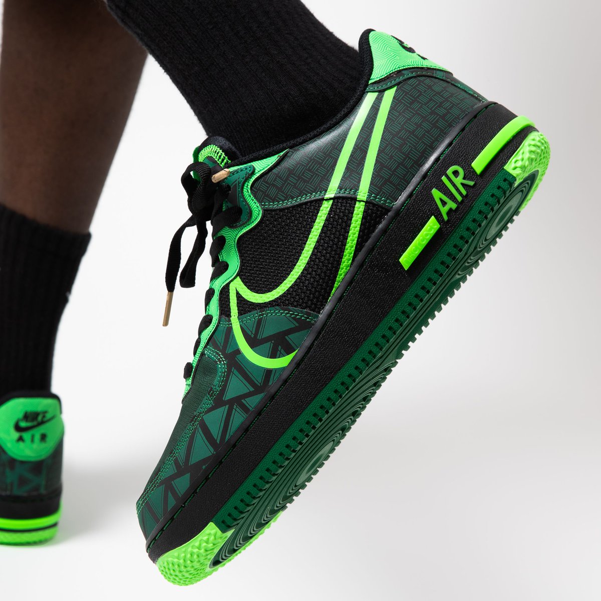 titoloshop's tweet photo. 🇳🇬 Nike AF1 React "NAIJA" are available online.
shop ➡️ https://t.co/U6pDNjkOFq⠀⠀⠀
⠀⠀⠀
🏃🏻 US 4 (36) - US 12 (46) 🏃🏾⠀⠀
🔎 CW3918-001⠀⠀
⠀⠀
#titoloSHOP⠀⠀⠀
#nike
#nigeria
#naija
#af1
#airforce1
#af1react https://t.co/A4fBvpe3sd