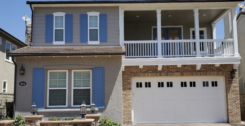 stingerbrush's tweet photo. Before &amp; After
Are you a fan of adding in a bold #color on the #exterior of your #house?
📸 King #Painting co 

#beforeandafter #housedesign #exteriordesign https://t.co/Oj8ekeQtaB