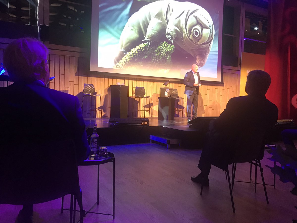CarelStolker's tweet photo. “Gala van de Biodiversiteit”
Naturalis bestaat 200 jaar! 👏👏In aanwezigheid van de Koning.
Met André Kuipers. En met een tentoonstelling: ‘Van onschatbare waarde - 200 jaar Naturalis’. Vanaf vandaag! #gvdb #naturalis200
https://t.co/4sPquB6lDV https://t.co/G0Y8RlUZtd