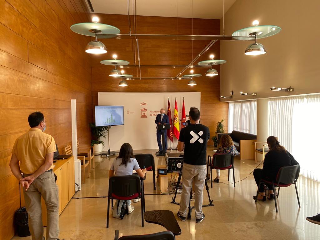 navarro_corchon's tweet photo. Presentando los resultados del inventario de emisiones 2019 de CO2 del municipio #Murcia 
Se han alcanzado los objetivos comprometidos con Europa a 2020 y debemos seguir actuando en desarrollo de las Estrategias de adaptación y mitigación #CambioClimático 🌎 #Agenda2030 @Rebepl https://t.co/ybVazmOGNO