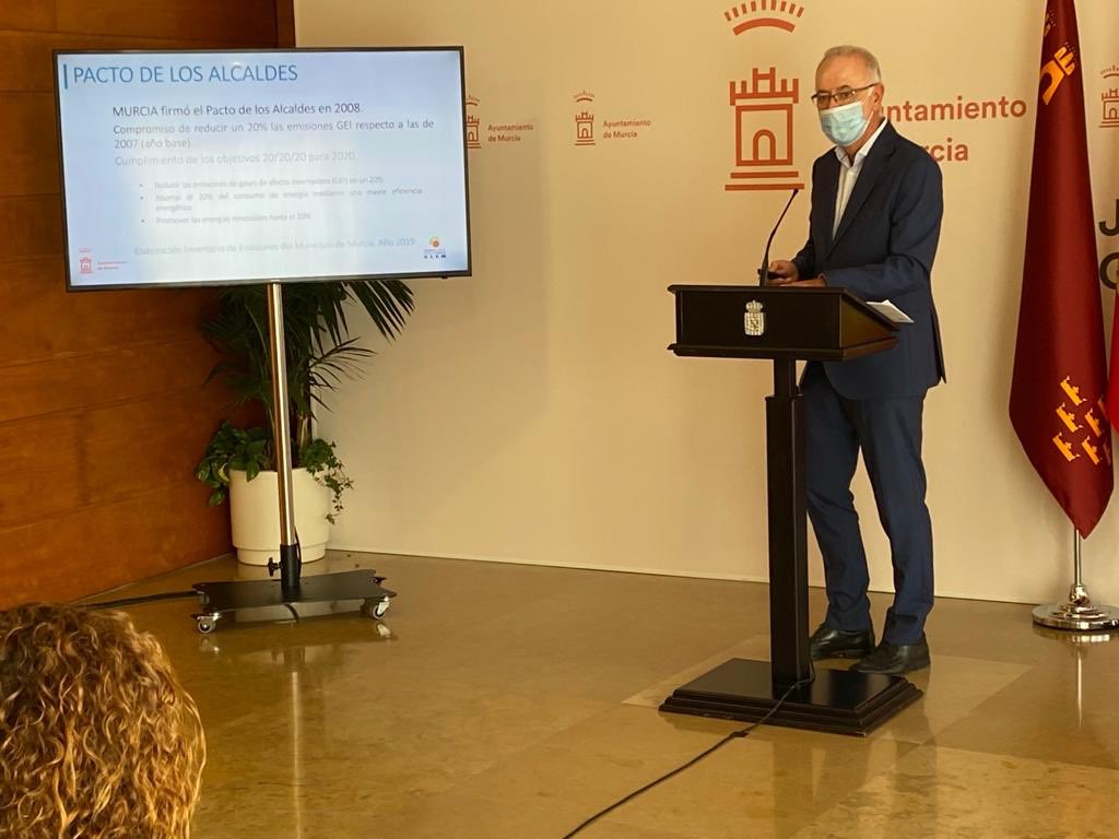 navarro_corchon's tweet photo. Presentando los resultados del inventario de emisiones 2019 de CO2 del municipio #Murcia 
Se han alcanzado los objetivos comprometidos con Europa a 2020 y debemos seguir actuando en desarrollo de las Estrategias de adaptación y mitigación #CambioClimático 🌎 #Agenda2030 @Rebepl https://t.co/ybVazmOGNO
