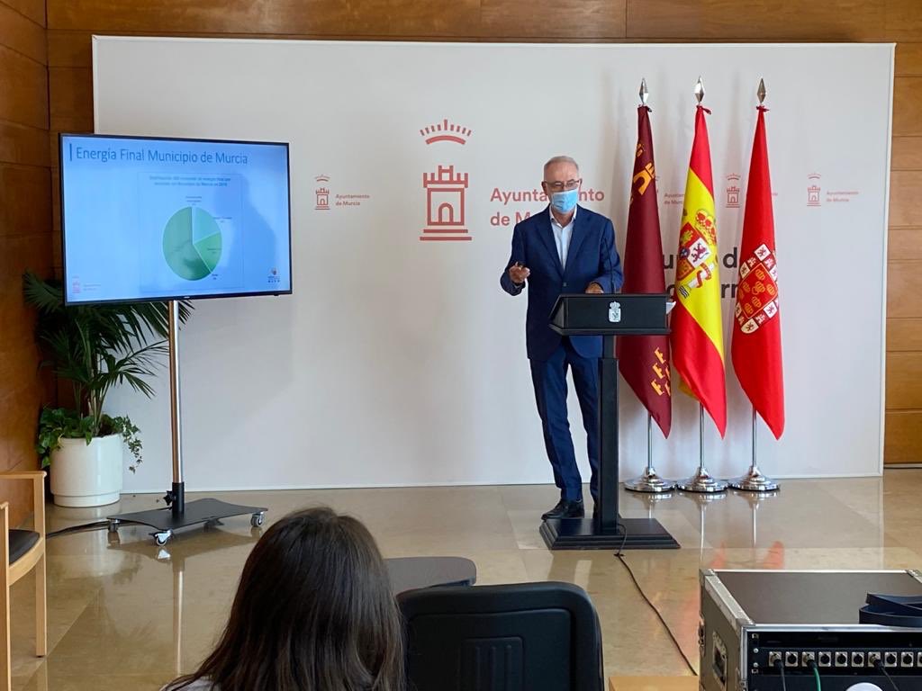 navarro_corchon's tweet photo. Presentando los resultados del inventario de emisiones 2019 de CO2 del municipio #Murcia 
Se han alcanzado los objetivos comprometidos con Europa a 2020 y debemos seguir actuando en desarrollo de las Estrategias de adaptación y mitigación #CambioClimático 🌎 #Agenda2030 @Rebepl https://t.co/ybVazmOGNO
