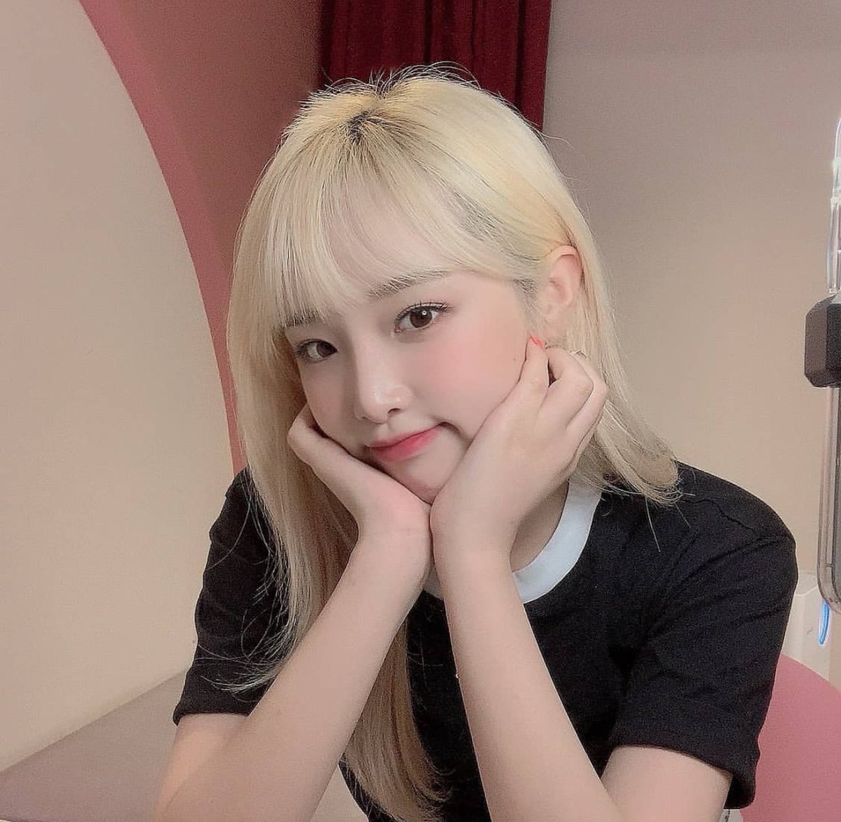 chaeblooms's tweet photo. happy birthday to our lovely sunshine, yena! you are so amazing and we are so proud of you. thank you for everything. stay safe and stay healthy always. keep shining, i love you so much ♡

#OurEnergyYenaDay @official_izone
#예나와의_예쁜_기억들로_꽃이필거야 https://t.co/vMThsN3XPe