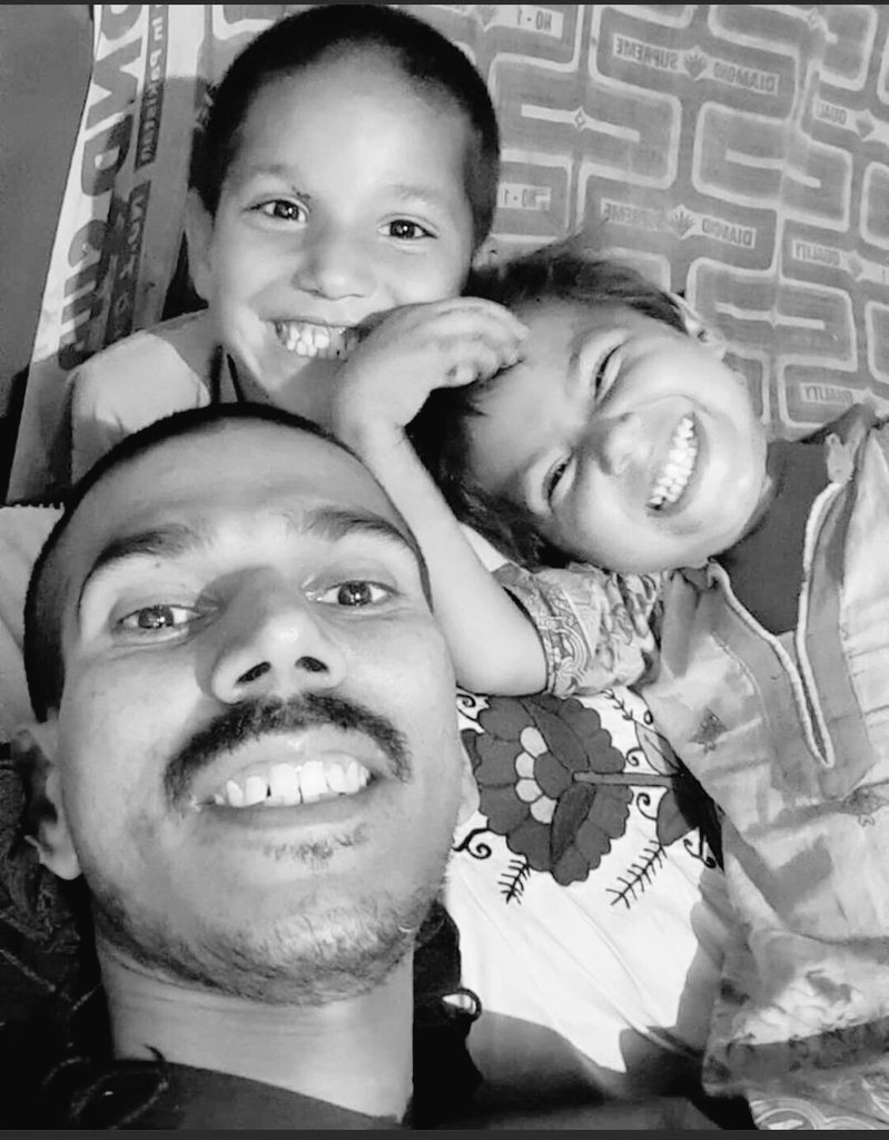 Zeeshan Banglani (@zsb_official) on Twitter photo پنھنجن جگر جي ٽڪرن لاءِ عارضي مسڪراھٽ اندر ۾ ڪينسر جھڙي موذي مرض کي مات ڏيندڙ ويچارو نثار ٻلھڙو ڪنھن مسيحا جو منتظر جيڪو ھن جو علاج ڪرائي ھن جون وڃايل مرڪون ۽ خواب موٽائي ڏئي.
<a href="/BalhroNisar/">Nisar Balhro Sindhi</a>
#SaveLifeOfNisarBalhro پنھنجن جگر جي ٽڪرن لاءِ عارضي مسڪراھٽ اندر ۾ ڪينسر جھڙي موذي مرض کي مات ڏيندڙ ويچارو نثار ٻلھڙو ڪنھن مسيحا جو منتظر جيڪو ھن جو علاج ڪرائي ھن جون وڃايل مرڪون ۽ خواب موٽائي ڏئي.
<a href="/BalhroNisar/">Nisar Balhro Sindhi</a>
#SaveLifeOfNisarBalhro