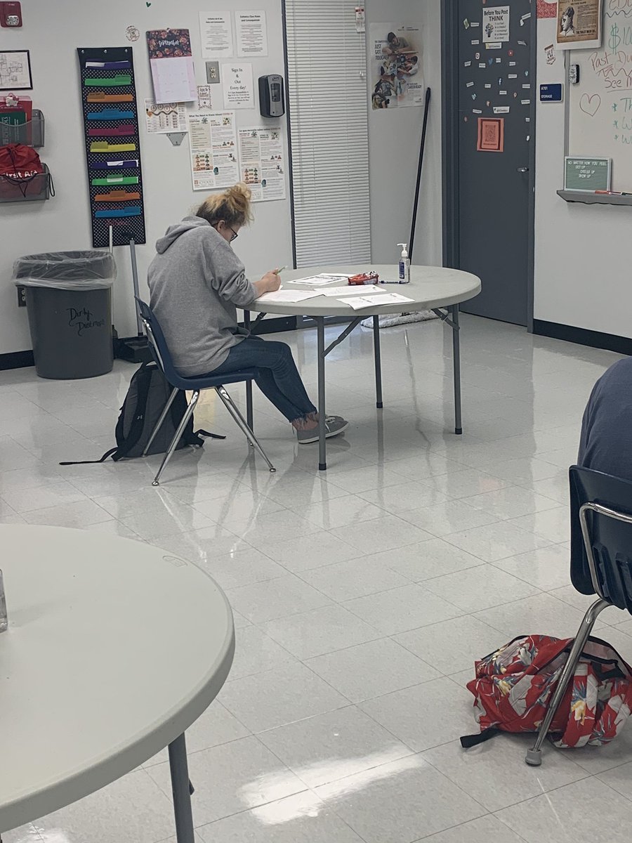 CareerExplorDCC's tweet photo. I love spotting former CE students plugged into a program that they fell in love with last year! @DccEsthetics https://t.co/aLn0qJ0Kck