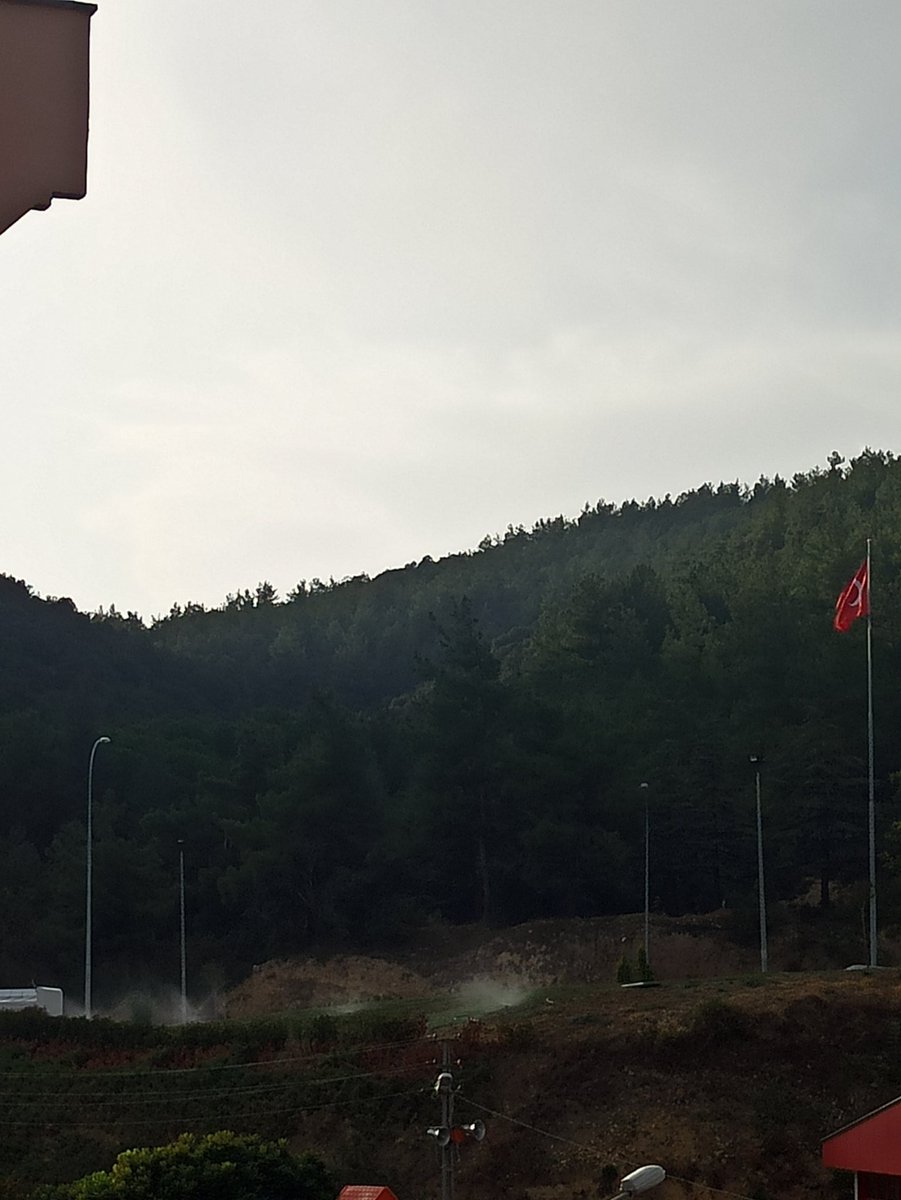 Hayat yağmurlu havada fıskiye çalıştırmak kadar anlamsız 🤔 <a href="/BilecikBeledi/">Bilecik Belediyesi</a>