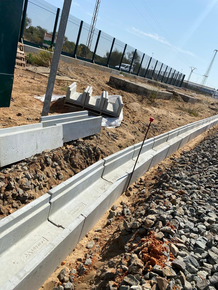 ImopObras's tweet photo. Avanzamos a muy buen ritmo la Obra Civil del Proyecto de “II. SS. Mando y Control para la red ferroviaria del Puerto de Huelva” para nuestro Cliente Thales.

#ObrasConAcentoAndaluz https://t.co/1ntTOio7Sj
