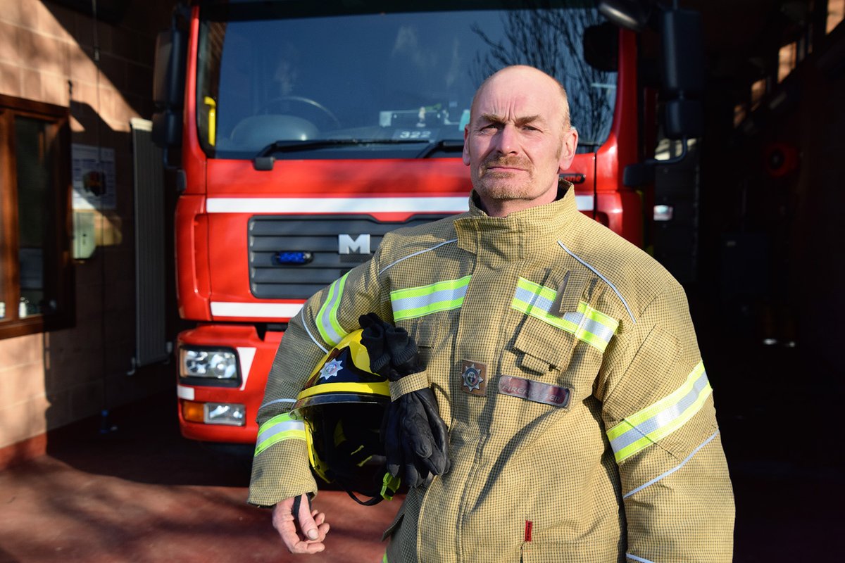HWFireUpton's tweet photo. We're recruiting #oncallfirefighters at our #UptonUponSevern fire station to join the dedicated team who respond to emergency calls whenever they are needed. On-call firefighter Stuart Harris gives an insight into his 20 year career: https://t.co/hvEgAayuRx https://t.co/eo6UWEc4VD