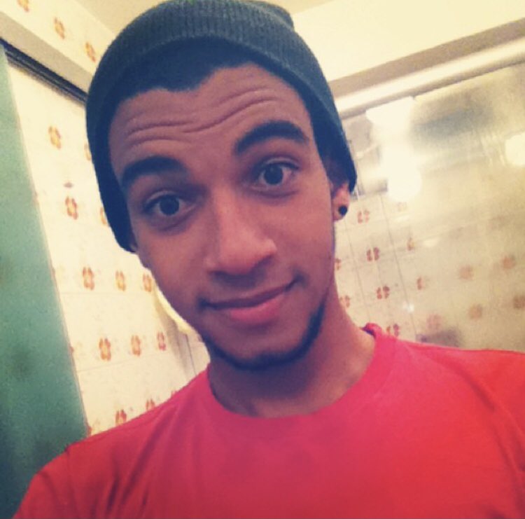 itssmath_'s tweet photo. Eu com 18 // Eu agora com 26 https://t.co/0XBMok3Xov