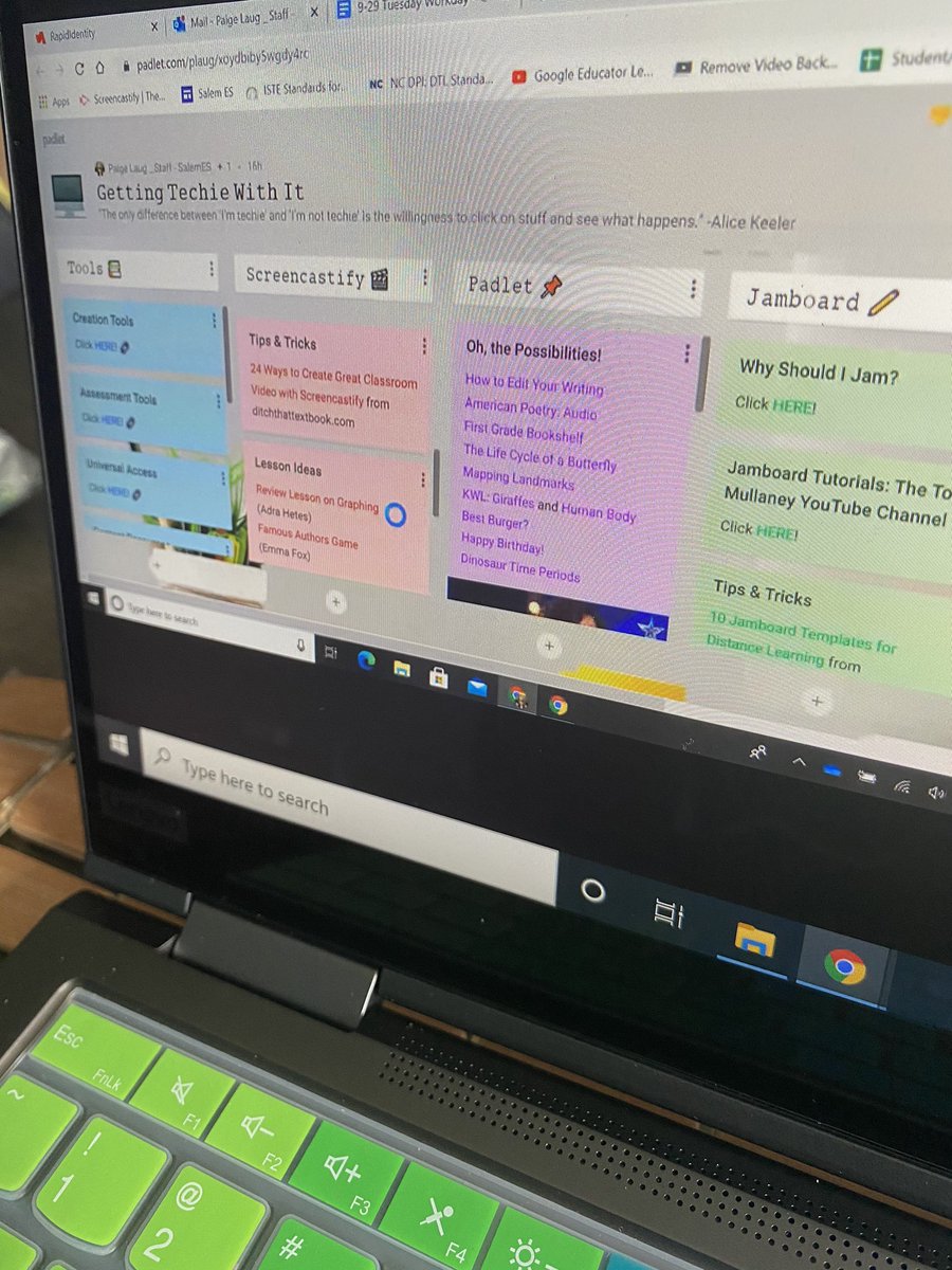 Counselor_Jas's tweet photo. I so enjoyed this PD breakout session by @paigelaug and @SalemESLibrary !! #gettingtechiewithit #sotimely #virtuallearning https://t.co/ZH6zfndBAa