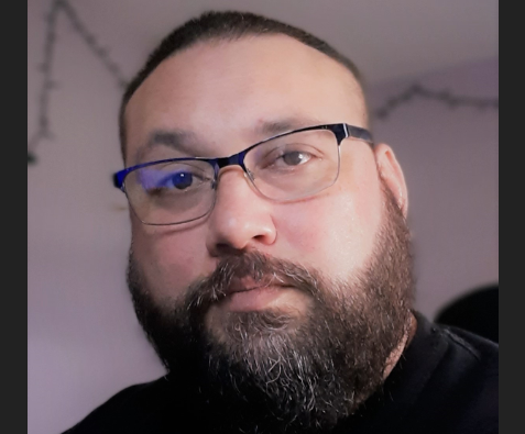 Cyneward's tweet image. Started using #fulllighttech #beardkit and love it!

two weeks in and the beard is looking healthier and thicker!