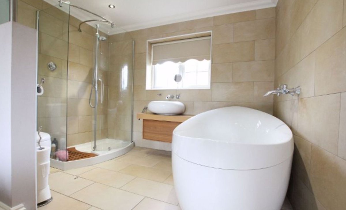 🏠 | Properties for Sale 

Friarsgate Close, Calderstones, L18. Detached House > £750,000: 

✅Reception Room w/ Inglenook Fireplace
✅ Kitchen/Diner w/ Integrated Appliances
✅ Off Road Parking &amp; Double Integrated Garage

Don’t miss out on this home > buff.ly/2HHxJxN