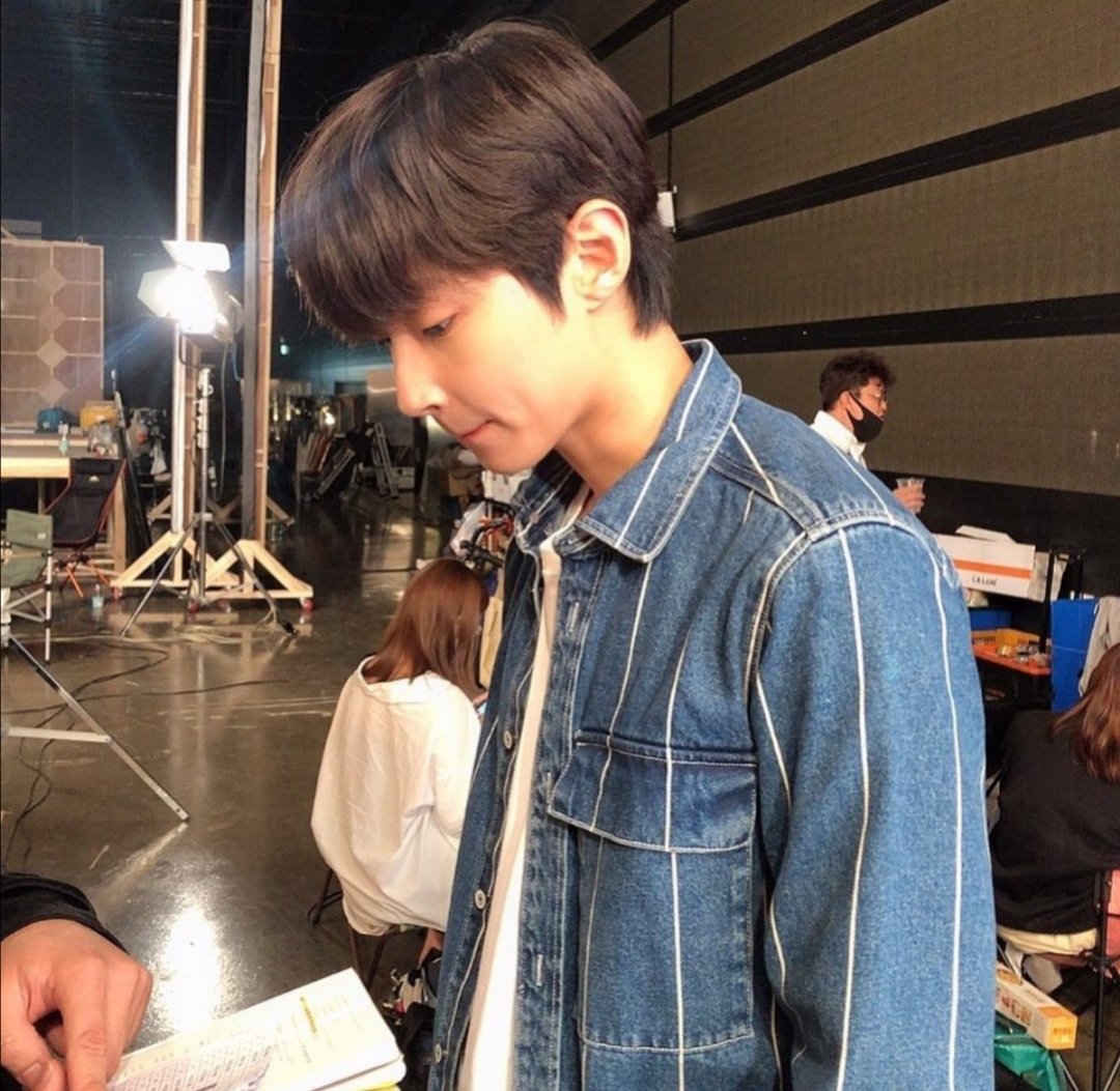 unn_nxne31's tweet photo. ต้องมีคนโดนกูซาจองตกแหละ555555 น้องชื่อฮวังอินยอบ เกิดปี1991 อายุ30แล้วม่ะหน้าเด็กมากก😭 อยู่สังกัดKeyEast เหมือนอินยอบจะได้รับบทเป็นฮันซอจุนในซีรี่ย์​ความลับของนางฟ้าด้วย

#18Again https://t.co/skNbUnCR7V