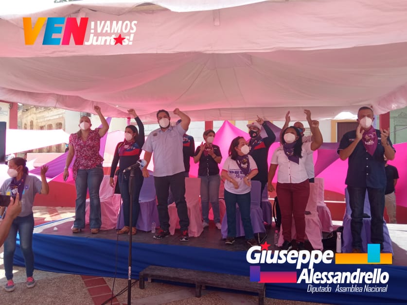 Esta mañana acompañé al sector de las mujeres, a la juramentación del comando de campaña Darío Vivas.

Que alegría ver tantas mujeres siendo leales a la patria de Bolívar, este #6D ¡Vamos juntas y juntos! a las elecciones parlamentarias para recuperar la Asamblea Nacional.