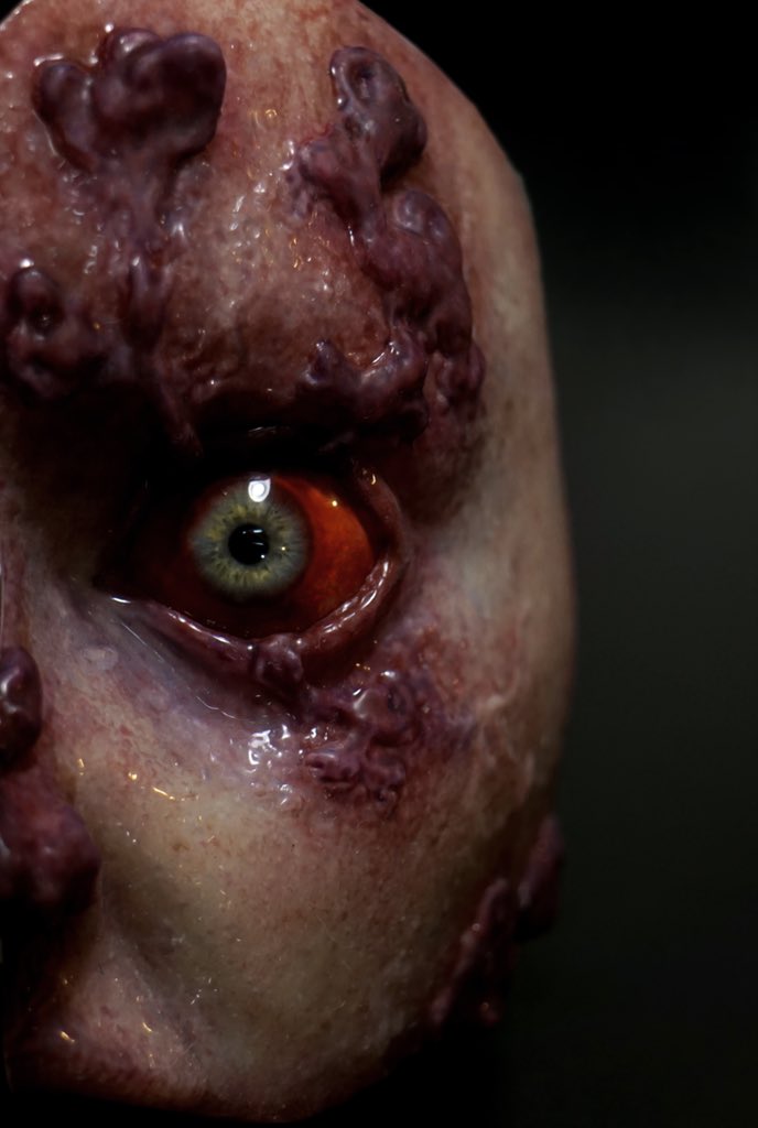 Playing around with our new orbital display painted up by <a href="/spinestealer/">Spinestealer</a>, silicone cast by @robertvinterfx and sculpted by @timothy_frankenstein 🧟‍♂️ #TheLastofUs #naughtydog #clicker #TheLastOfUs2 #fanart #specialeffects #spfx