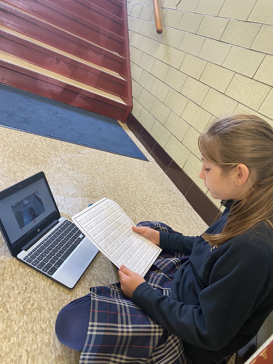 MissJamisonGr4's tweet photo. My 4th &amp; 5th graders have been working on creative writing pieces in ELA. Today my students used @Flipgrid to share their writing and to provide feedback to their peers! https://t.co/lIAO07p0WT