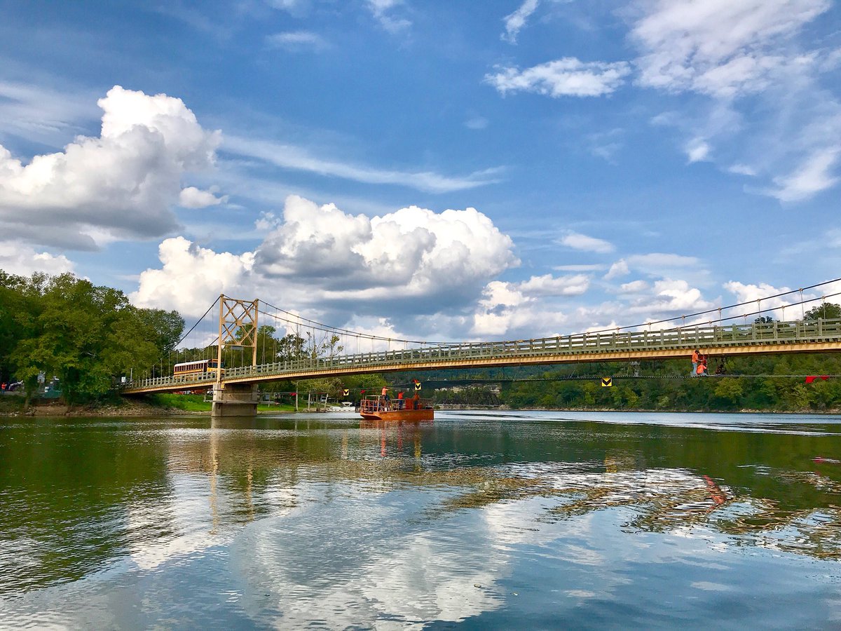 Little Golden Gate Bridge⚓️ 
This wooden plank bridge is the last remaining suspension bridge of its kind in Arkansas. Really cool to watch the bridge move as cars drive over! 
#lake30 #beaverbridge 
#tablerocklake #whiteriver