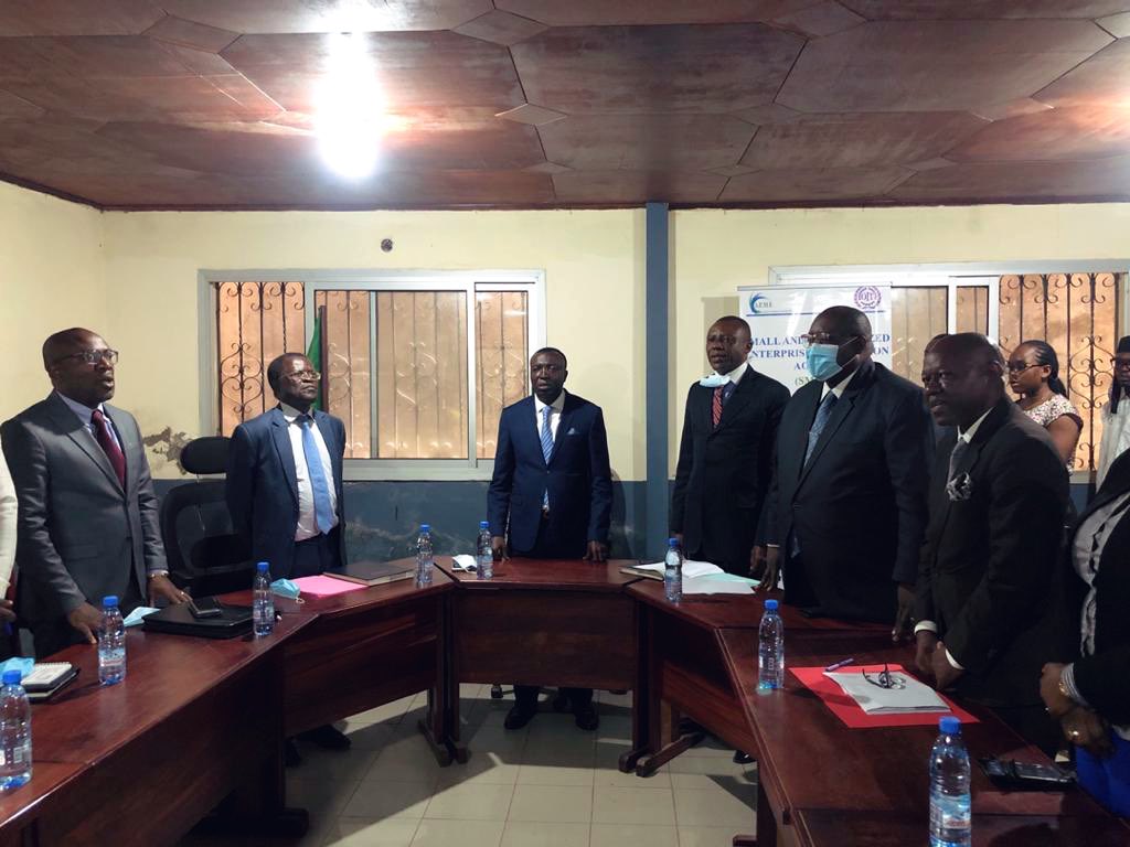 APMECameroun's tweet photo. Signature d'un accord de partenariat entre l'APME et l'OIT sur la mise en œuvre du programme « Démarrez et améliorez votre entreprise » à destination des régions du Nord et du Sud Ouest. Notons la présence remarquée du SG du @celcomminpmeesa https://t.co/8fm3YqThQd