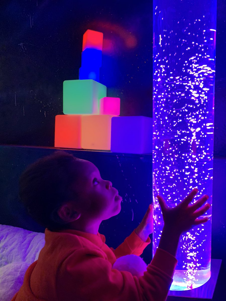 pencaerauprima1's tweet photo. This morning Early Years went to explore our brand new sensory room. The children were particularly excited by the bubble tube and our amazing infinity mirror. Stay tuned to see more from our exciting Space room ๐ ๐
#sensoryroom #earlyyears #exploreandplay #learnthroughplay https://t.co/ausMaa8I9W
