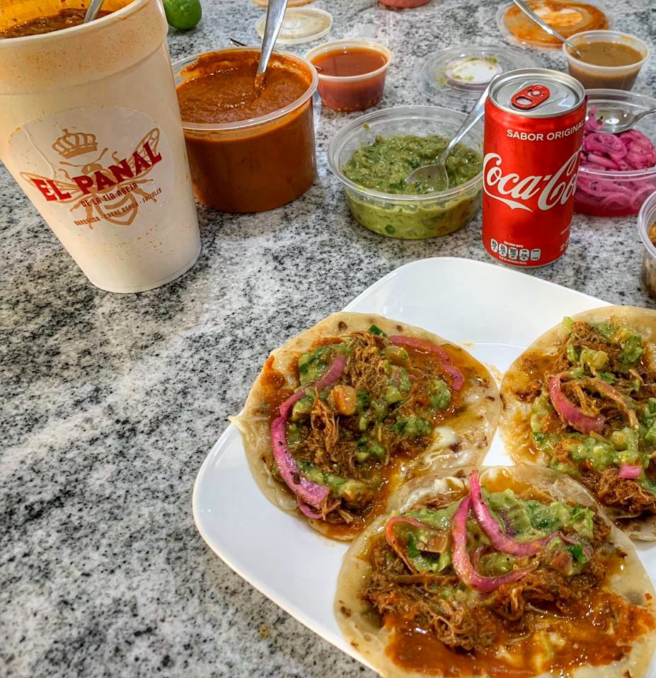 ElPanalTaqueria's tweet photo. ¡Lluvia de RT! 🌩🐝

Rifaremos 3 paquetes de barbacoa: 

✅ Regálanos tu follow
✅ Dale RT a esta publicación 

Las y los 3 ganadores se anunciarán el viernes 2 de octubre y se entregarán sábado o domingo en El Panal.

¡SUERTE! 🐝 https://t.co/eRMYt7HbY4
