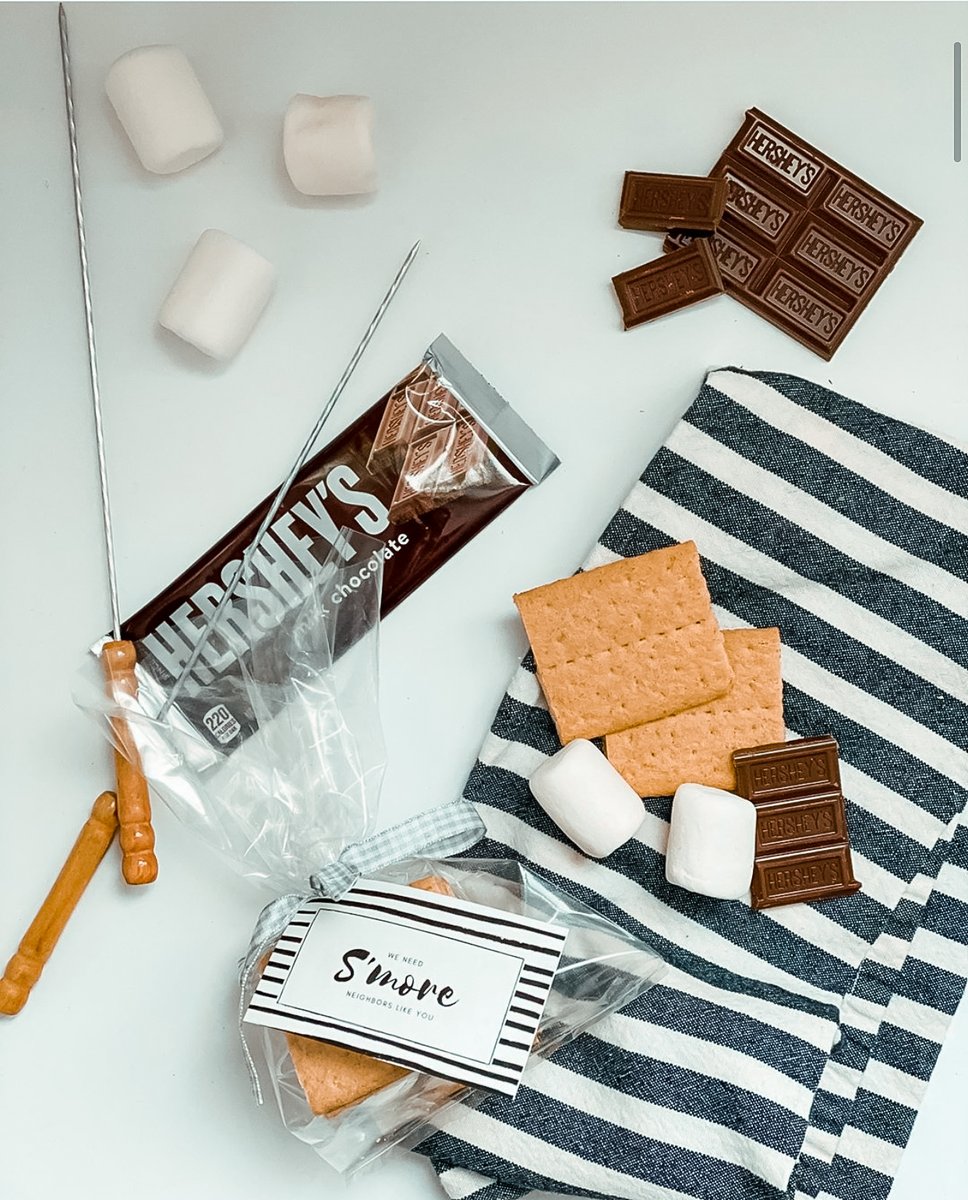 AptLife's tweet image. S&apos;more gift bags please and thank you 🙃 @novelo4w
.
.
.
#smorefun
#goodiesbags
#virtualeventexperts
#covidcare
#fall
#lovewhereyoulive