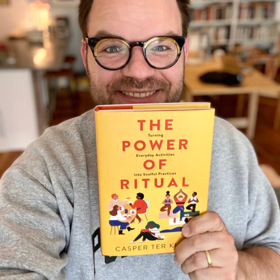 TableCoworking's tweet photo. Did you miss our chat with @caspertk last week? @GCUCGLOBAL posted clips, plus the full recording is available with your Membership. Casper's new book shows how habits can be transformed into rituals that elevate our daily life. #TechSabbath #HolyBeans https://t.co/UZz4A0XxX9 https://t.co/h1TCLfGXul