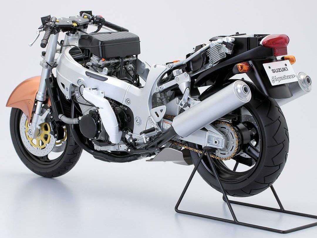 ModelSpaceUSA's tweet photo. Build the world's fastest production motorcycle, the Suzuki GSX 1300R Hayabusa in 1:4 scale! Start your subscription for free today, and save 25% off the entire subscription! https://t.co/MMl9XhNWx7

#scalemodel #hayabusa #suzuki #replica #14scale https://t.co/uWwnagQjL5