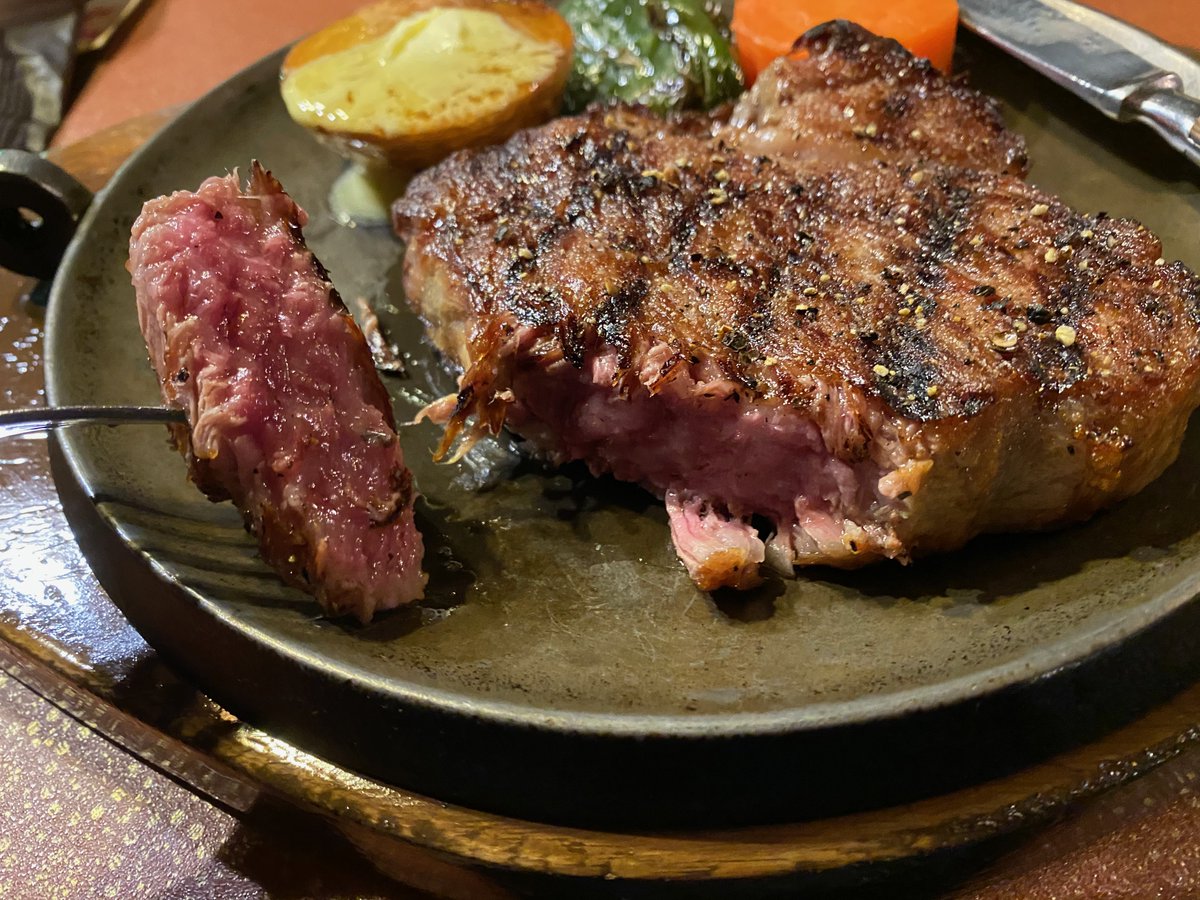 I could have done an entire thread on just steak pics, so I& #39;ll try to constrain myself. Hands down, my favorite kind of Japanese beef is Matsusaka (then Ohmi, then Kobe). This A5 ribeye was from a western-style steak restaurant in Matsusaka, replete with the cow& #39;s ID card
