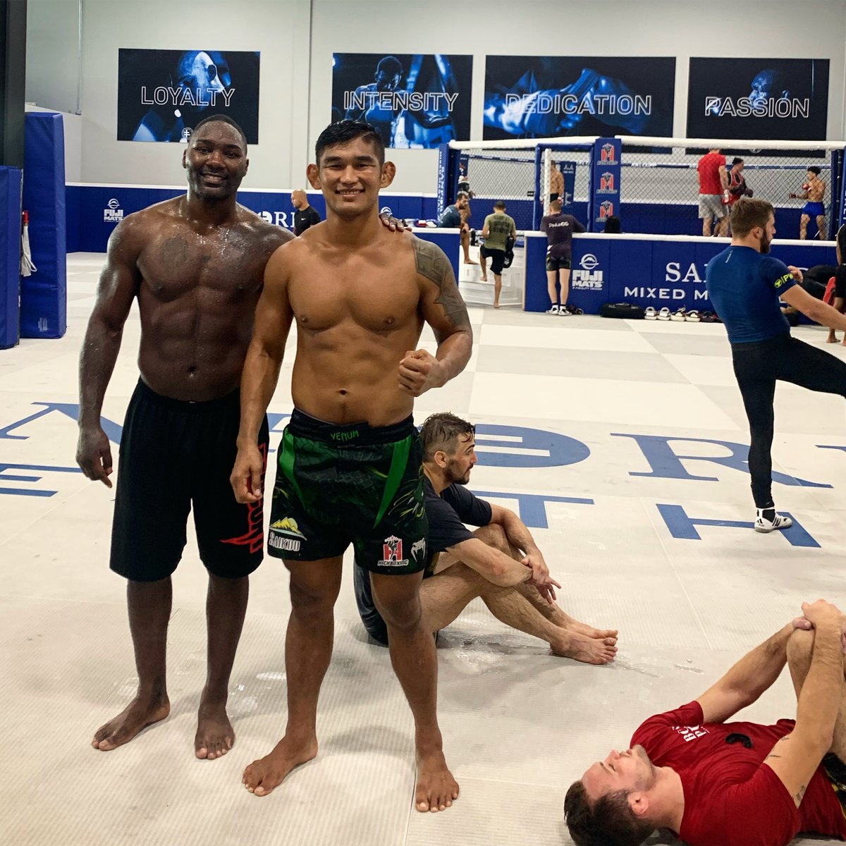 Another great morning practice in the books. Weβre so fortunate to have all the best trainers and training partners under one roof. #andstill #rumblesquad @MmaSanford https://t.co/WwZFahr5kH