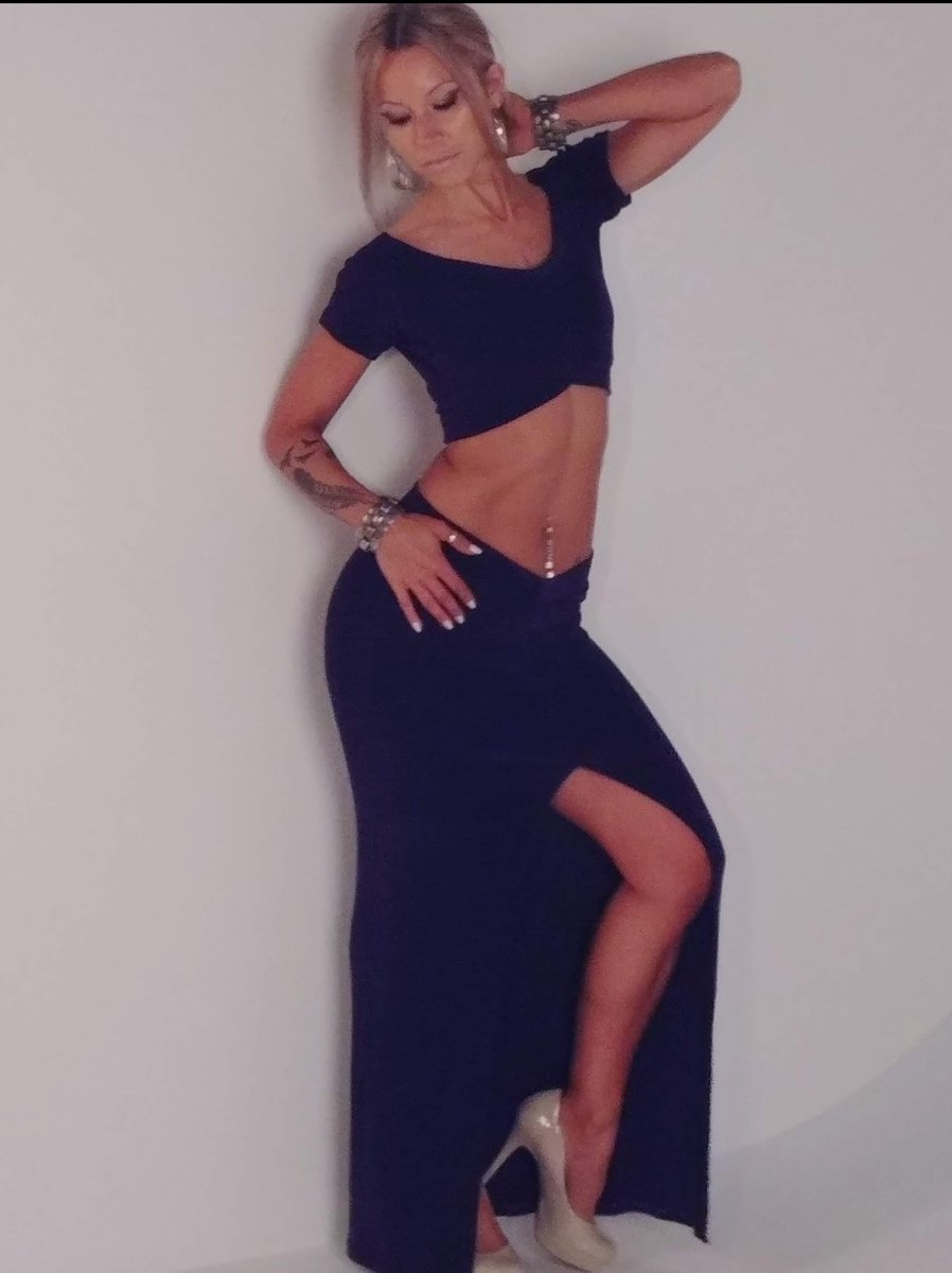 DannieD2112's tweet photo. Strike a pose ☺️
#TuesdayMotivation #model #fitover40 https://t.co/9QeZ9Jl6Np