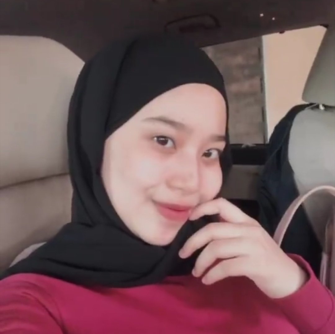 shawl2saat's tweet photo. Siapa kat sini selalu rushing nak pergi kelas or kerja? Asyik pakai tudung yg sama sebab xsempat nak gosok? Thats it! Dengan https://t.co/GbarO7XEYG korang tak perlu risau dah!

Dengan 2 SECONDS SHAWL ni, korang cuma perlu GRAB &amp; SAUK je lepastu you are ready to go. https://t.co/XTiiSScOTk