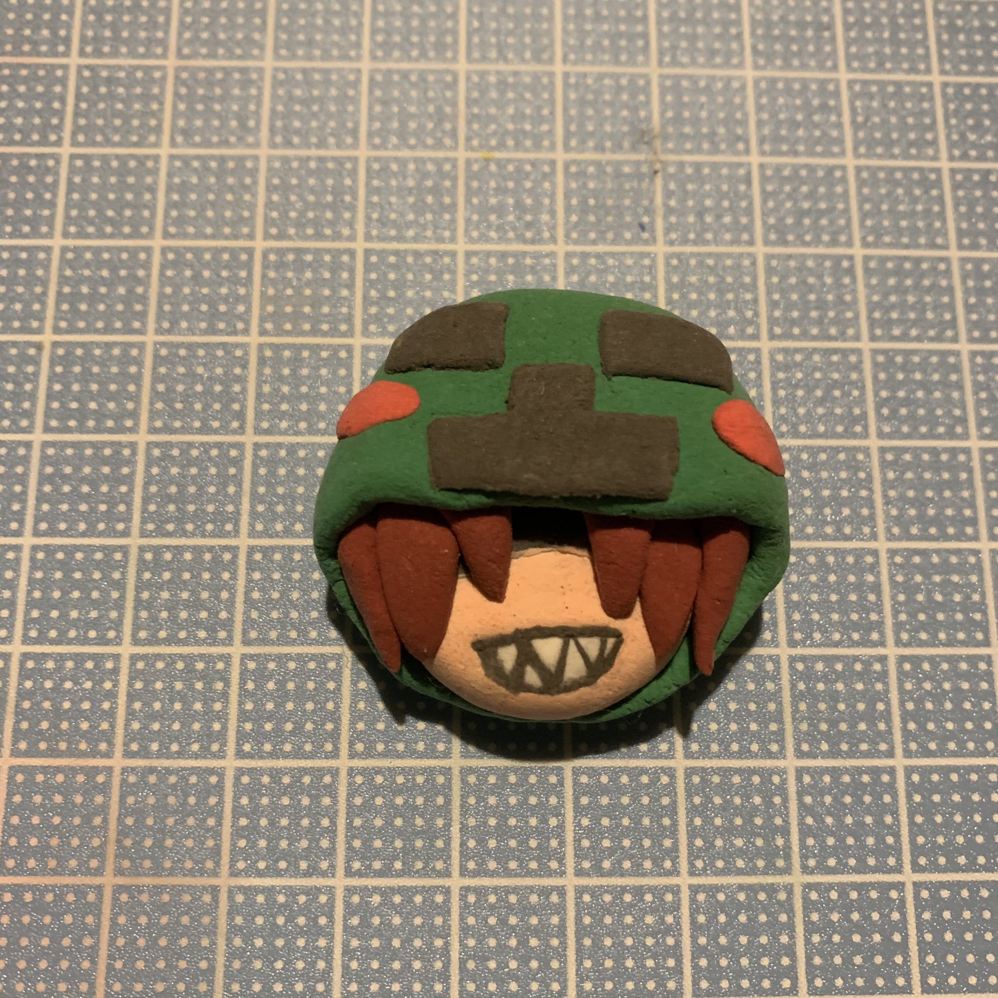 くるこ 3児のかーやん 長女が我々ださんが大好きで その中でもゾムさん推しなわけで スケッチブックにもひたすらゾムさん描いてる Youtubeは我々ださんのを 毎日見て最近は漫画も買い始めた なので作ってみた パーツつけてバッヂにしてあげる予定