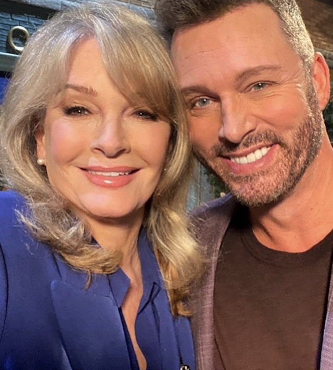 aoii92's tweet photo. Gorgeous as always... 😍Eric too 😂 Now just need the bday boy!! #DHim #Drake #Jarlena #Days https://t.co/hzSNKCC6jc