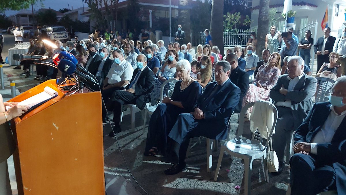 Στην τελετή εγκαινίων του πάρκου "Λούης Καριόλου". Η δημιουργία του πάρκου αποτελεί συνεργασία του Δήμου Λακατάμιας και της Δρος Ελένης Θεοχάρους προς τιμή του αείμνηστου Λούη Καριόλου. <a href="/THEOCHAROUSE/">ELENI THEOCHAROUS</a>