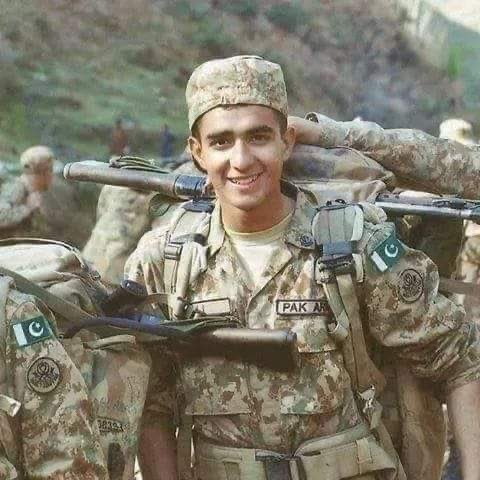 IamUsmanAQ's tweet photo. How wonderful is that smile on His Face yes by allah no one can pay the price for that smile
#MyStrengthPakArmy
#Team_Defenders https://t.co/HT6eQn47gI