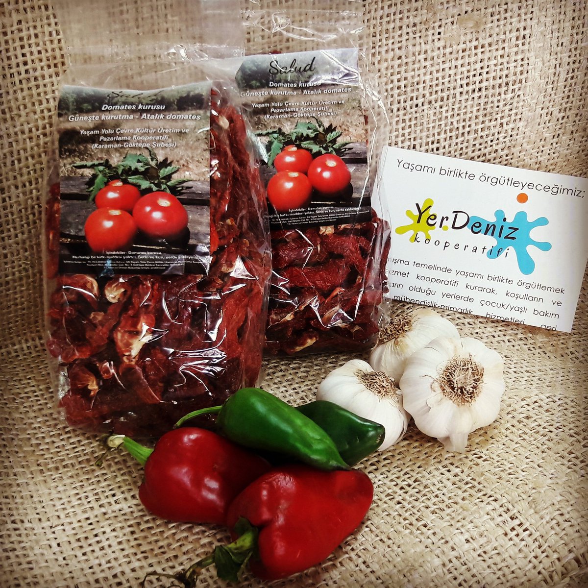 yerdenizkoop's tweet image. Karaman&apos;da yerel, yadigar domates tohumlarından özenle üretilen, güneşte kurutulan domates kuruları Yaşamyolu Kooperatif emeğiyle YerDeniz&apos;de 😉 Sofralarınızda tazecik domates kurularına yer açın 💜💜
#yerdenizkoop #yaşamyolukoop #kooperatif #evdekal  #yaşamıbirlikteörgütlüyoruz