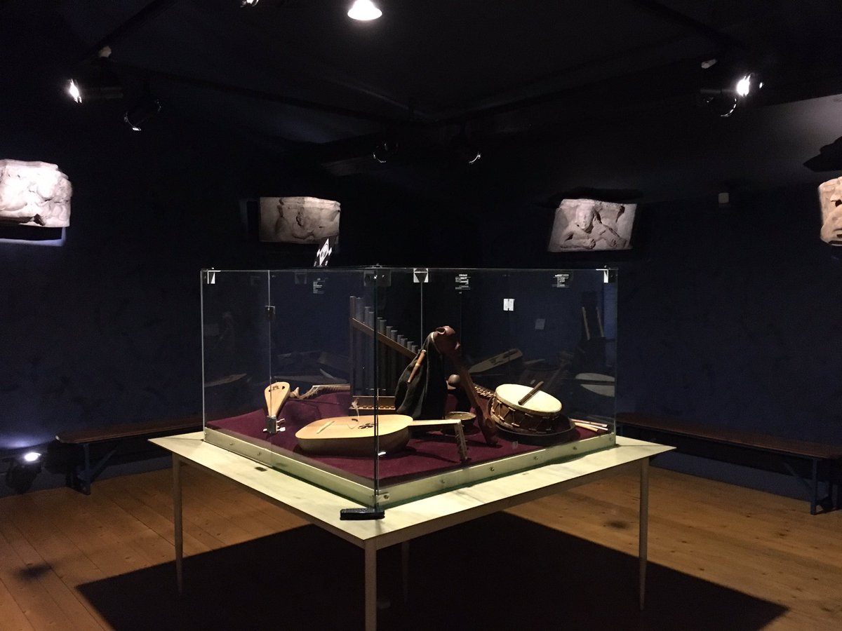 Prefet11's tweet photo. Poursuite visite @Prefet11 en Limouxin
▪️Visite du musée du #Quercorb à #Puivert
▫️métiers anciens
▫️collection d’Instruments de musique des troubadours
#payscathare https://t.co/CZC2bKLxuj