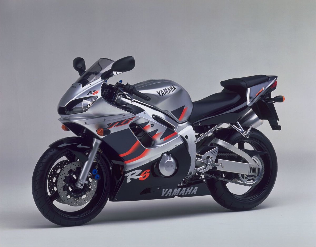 YMUKofficial's tweet photo. Help us settle a debate, '99 YZF-R6 - which colour?! 🤔 https://t.co/EtjfHhBO7w