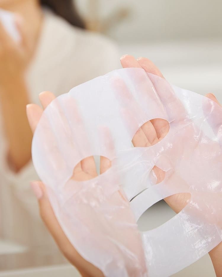 PCBeauty's tweet photo. When the heating goes on... so should your hydrators.  Our skins can become very dehydrated with the change in weather.  This Medik8 biocellular sheet mask is the perfect solution.  Treat your skin to a drink!  Treatments available at https://t.co/iJnQ7nHH1J #Medik8 https://t.co/fBv1Yj7Zid