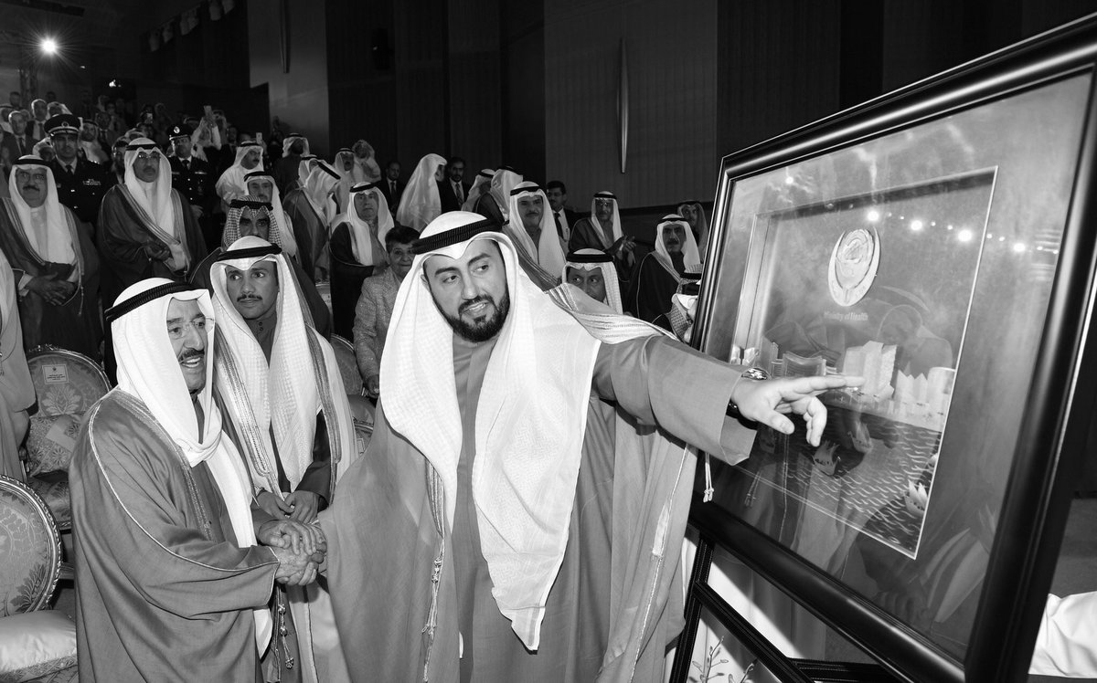 إنا لله وإنا إليه راجعون، أتقدم بخالص العزاء إلى سيدي أمير البلاد الشيخ نواف الأحمد الصباح-حفظه الله ورعاه- وإلى أسرة الحكم والشعب الكويتي بوفاة أمير الإنسانية وقائد الدبلوماسية سيدي الشيخ
#صباح_الاحمد_الصباح تغمده الله بواسع رحمته وأسكنه فسيح جنته وألهمنا جميعا الصبر والسلوان.