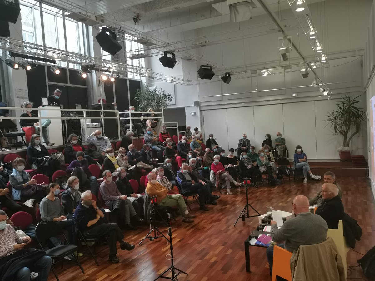 Reprise. Plaisir de se retrouver avec un invité de marque, François Dubet, pour Questions Publiques. Public au rendez-vous