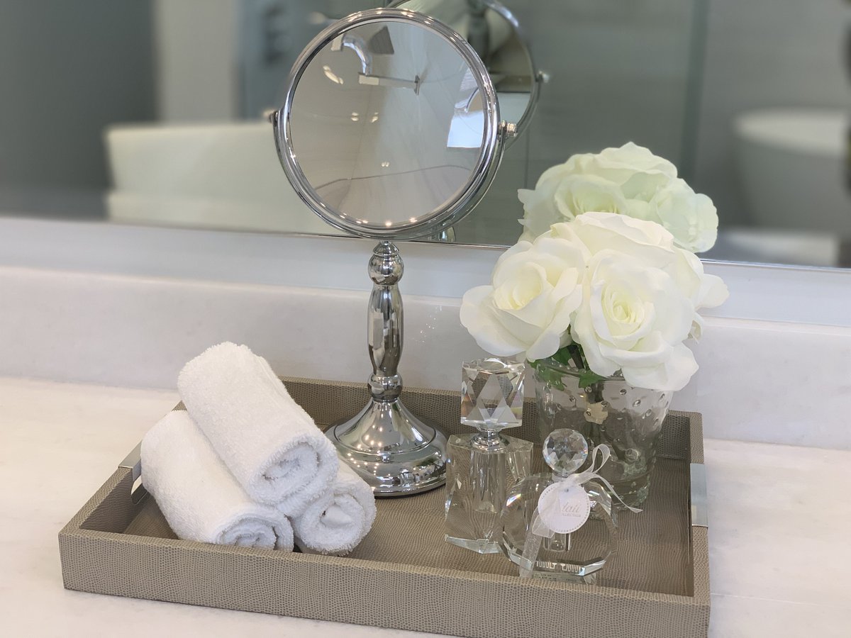 luxestaginginc's tweet photo. We love a tray or a board setup! Whether it’s in the kitchen, bathroom or a living room, we usually have at least one or two in a staging. We are experts in home staging, so contact us today to get your home ready for the market! 
📞954-304-7355
.
.
#luxehomestaginganddesign https://t.co/Uq5Dj3J9Pd