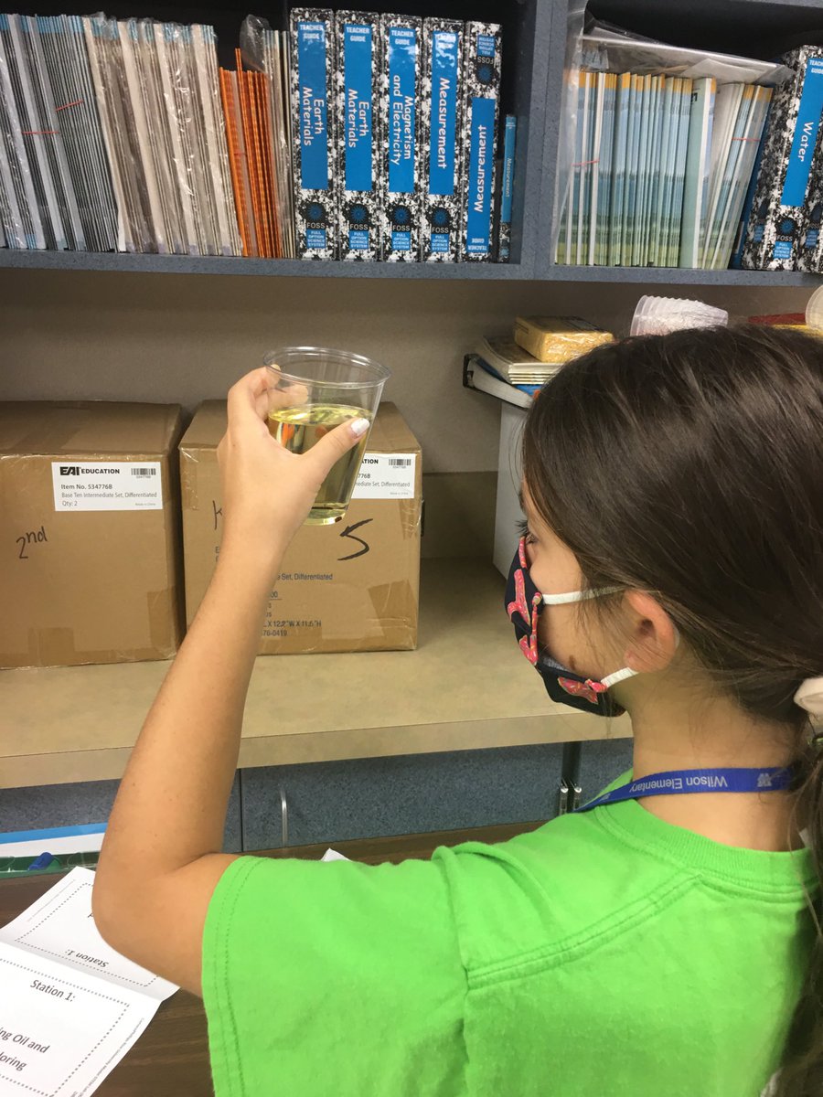 Identifying, explaining and giving examples of mixtures and solutions was a hit in the science lab today!#twehowl ⁦<a href="/TWEHowl/">Tom Wilson Elementary</a>⁩