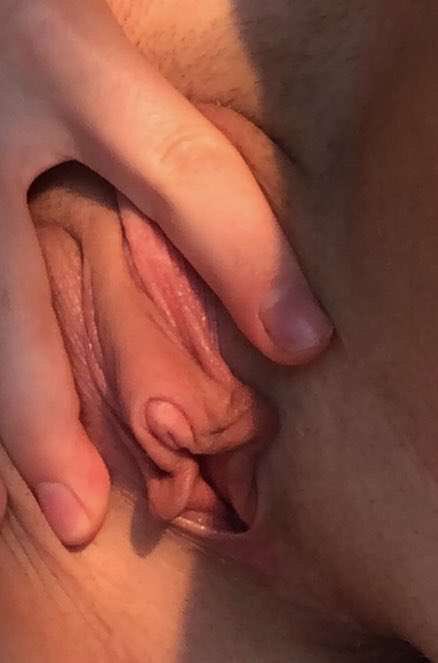 UkSluts8's tweet photo. Add my snap uksluts564 I post girls nudes every day #horny #slut #wankchat https://t.co/xyK6Fx1mVL